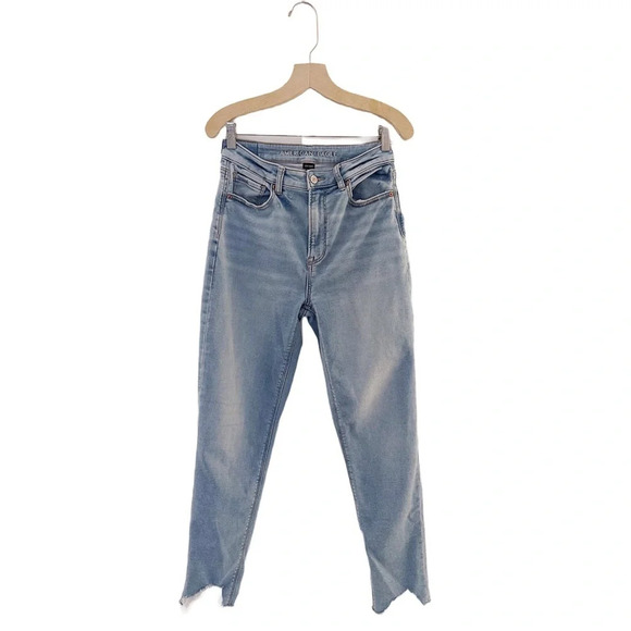 American Eagle Mom Jeans Sharkbite Hem Light Wash Denim Slim Straight - Picture 1 of 9